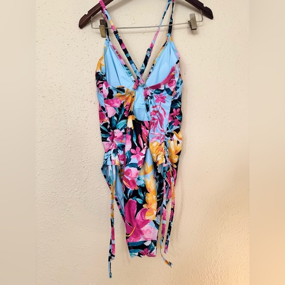 BCBG Paris | Adjustable Mio One Piece Swimsuit Bikini Tropical Floral - Size 2X - Picture 4 of 4